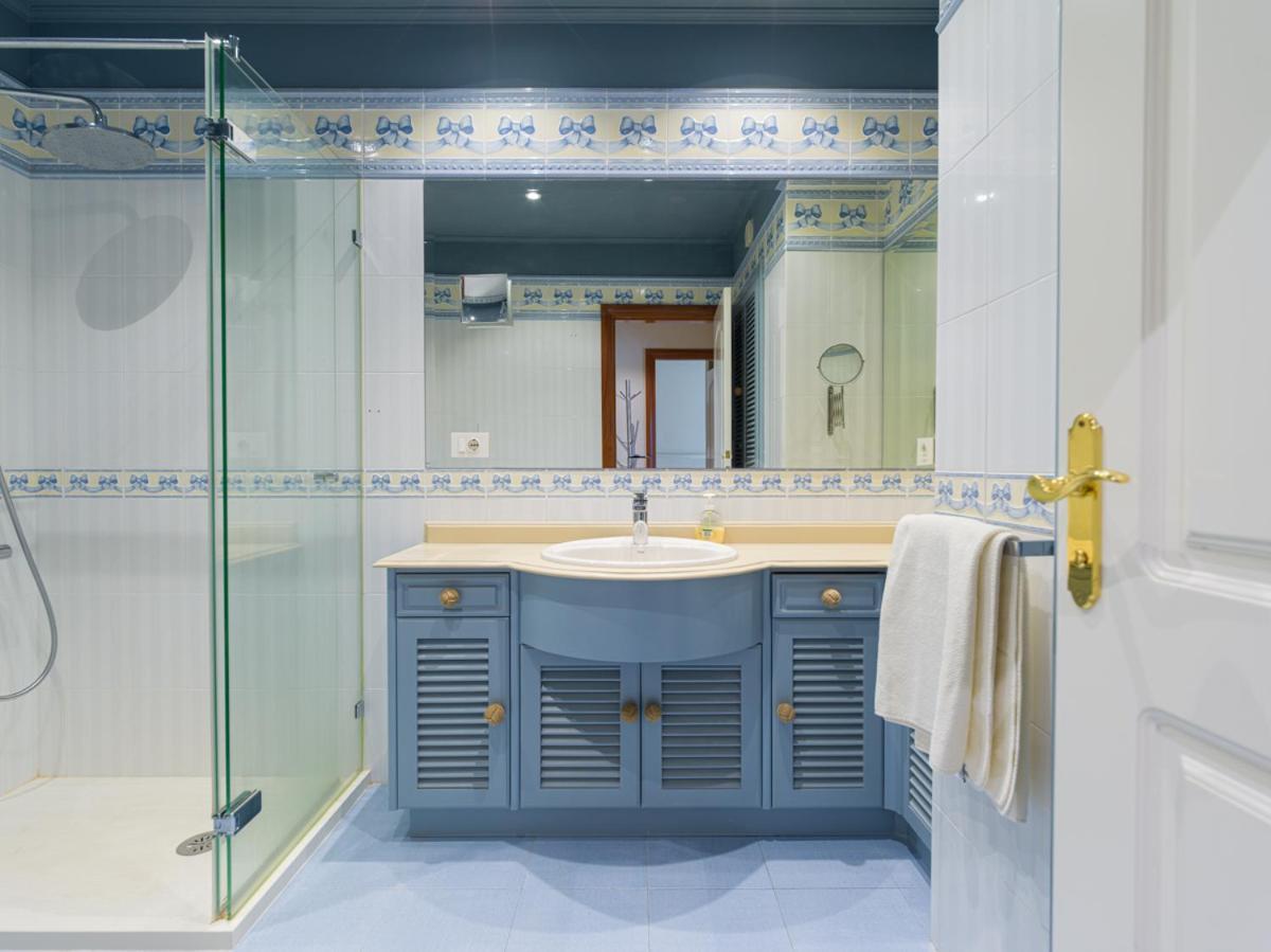 Luxury Bakus Canteras Beach لاس بالماس دي غران كاناريا الغرفة الصورة